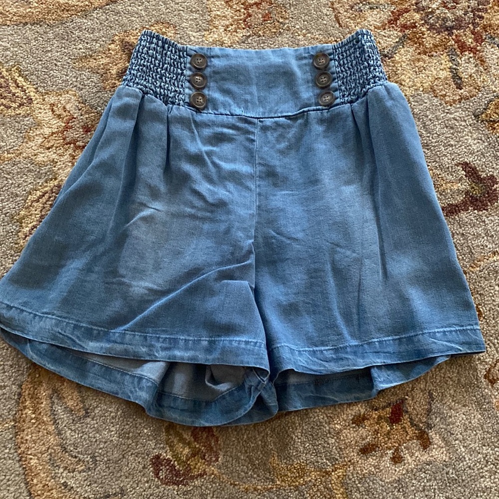 ⭐️ NWT ⭐️ Coco + Jaimeson shorts size SMALL